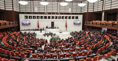 Seçim Barajı Yüzde 7'ye Düşüyor! AKP MHP'nin İsteğini Geri Çevirmedi