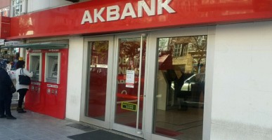 Akbank'tan 3 ay ertelemeli kredi! 50 Bin TL anında hesaba yatıyor, üstelik 2023'de ödeniyor