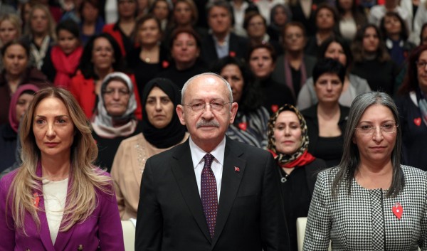 CHP Başkanı Kemal Kılıçdaroğlu şiddet gören kadınların sesi oldu! Kadına şiddete karşı topyekûn savaş ilan etti!
