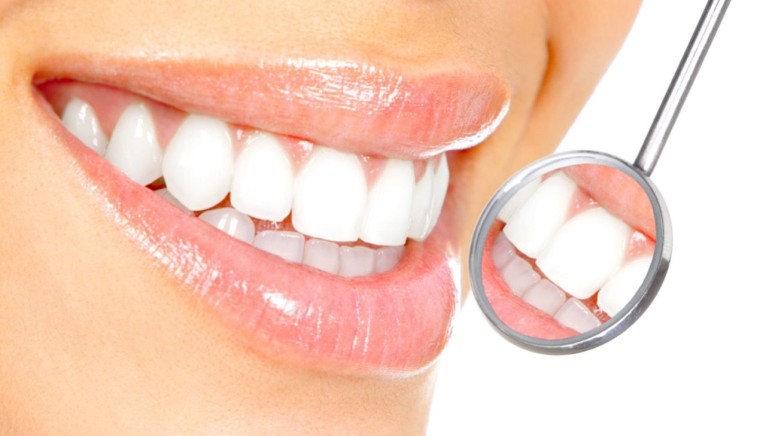 Evde Dişlerinizi Beyazlatmanın Doğal Yöntemleri Bulundu! İşte Diş Beyazlatmanın 5 Doğal Yolu