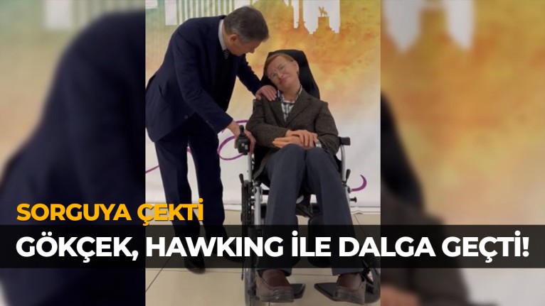 Melih Gökçek Ünlü Fizikçi Stephen Hawking'in Heykeli İle Alay Etti! Sözde Sorgu Meleği Melih Gökçek Tepki Topladı