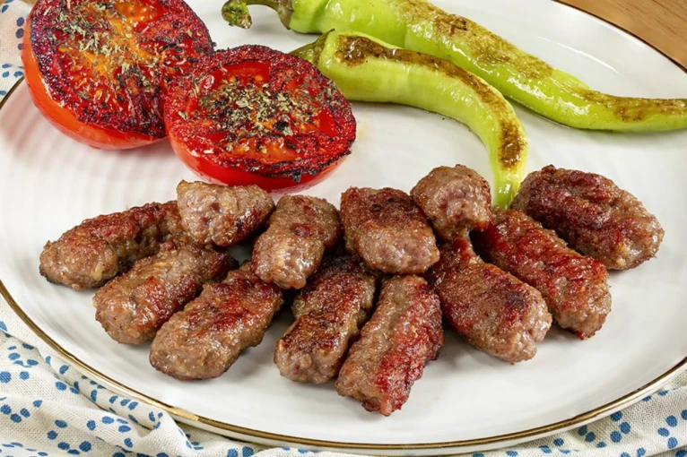 Evde Mis Gibi Mangal Köfte Yapımı Tarifi! Köfteci Yusuf'tan Daha Uygun ve Lezzetli Olacak!