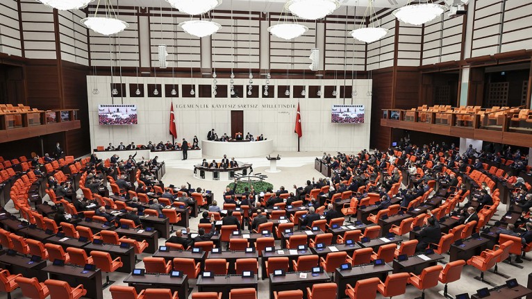 Seçim Barajı Yüzde 7'ye Düşüyor! AKP MHP'nin İsteğini Geri Çevirmedi