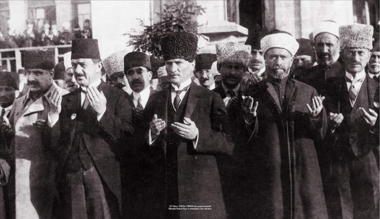 Atatürk Ramazan Ayında Neler Yapardı Hz. Muhammed Hakkında Ne Derdi Hafız Yaşar Okur Tek Tek Anlattı!