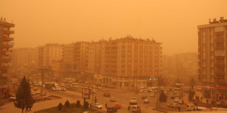 Meteoroloji Alarm Verdi! Kapınızı Pencerenizi Kapatın Gökten Çamur Yağacak