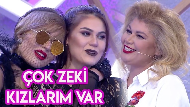 Bahar Candan'ın Annesi Umut Candan Paylaşımlarıyla Şok Etti! Öyle Pozlar Verdi Ki Kızlarını da Geçti Bu Paylaşımlar Gerçek Olamaz