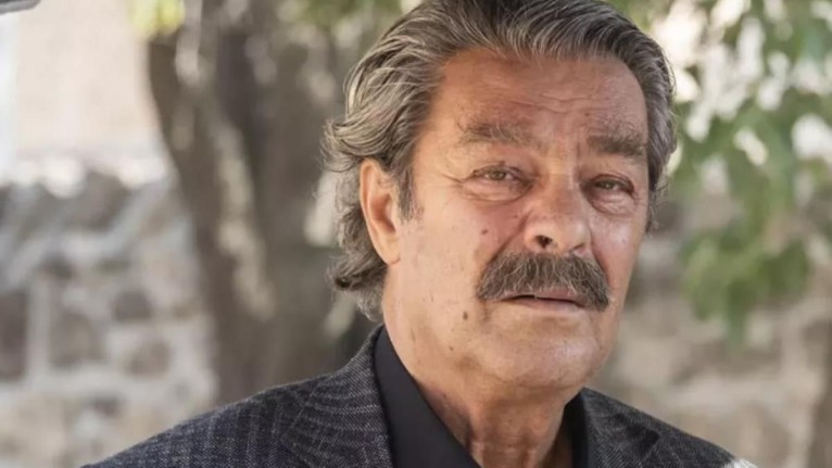Yeşilçam’ın Kralı Kadir İnanır’ı Daha Önce Hiç Böyle Görmemiştiniz! Dağ Gibi Adam Resmen Çökmüş