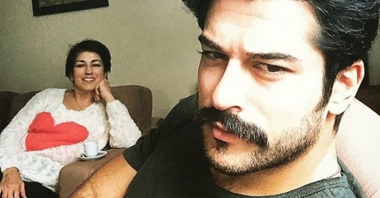 Kuruluş Osman'nın Başrolü Burak Özçivit'in Annesi Dudak Isırttı! Güzelliği Gelini Fahriye Evcen'i Bile Gölgede Bırakıyor