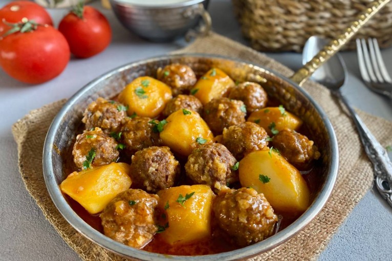 Van Mutfağından Yapımı Kolay Tadı Olay Köfte Tarifi! İşte Dillere Destan Acem Köftesi Tarifi!