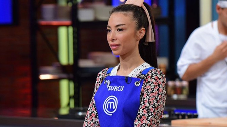 Masterchef'in eski yarışmacılarından Burcu Önal'ın yeni tarzı dikkatleri çekti!