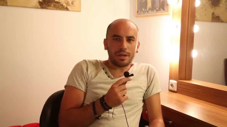 Güldür Güldür'ün Feridun'u Giray Altınok'un eşi kim?