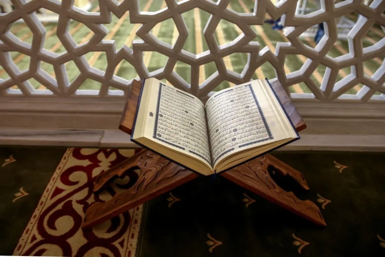 Dert, sıkıntı anında kalbiniz daraldığında bu sureye sığının! Cuma günü okunması ayrı faziletli olan huzur kaynağı Kefh Suresi