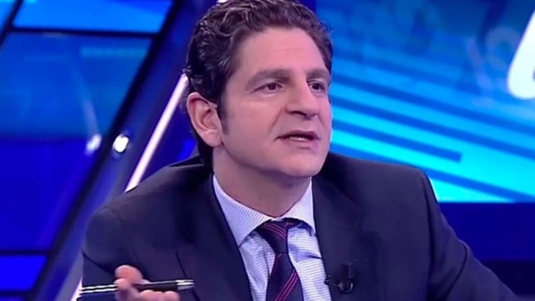 Canlı Yayında Mikrofonun Açık Olduğunu Unuttu! Canlı Yayında Öyle Bir Küfür Etti Ki Tüm İzleyenler Şok Oldu