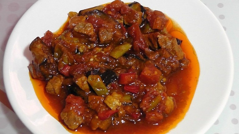 Akşama Yemek Arayanlara! Türk Mutfağının Vazgeçilmesi Patlıcan Musakka! Görümceniz Görmesin