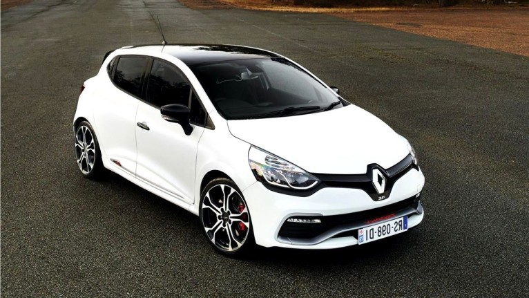 Araba Alacaklar Dikkat! Sıfır Renault Clio Bakın Kaç Paraya Satılıyor! Şaşıracaksınız!