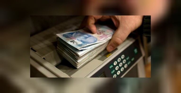 Bankalar gemileri yaktı! Kara listede olana da kredi çıkıyor: Bu bankalar kredi notu düşük olanlara 3 ay ödemesiz acil ihtiyaç kredisi veriyor!