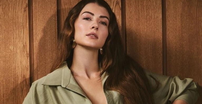 Burcu Özberk'in 'Gençleştim resmen, bu kadar mı fark eder' dedirten yeni imajı